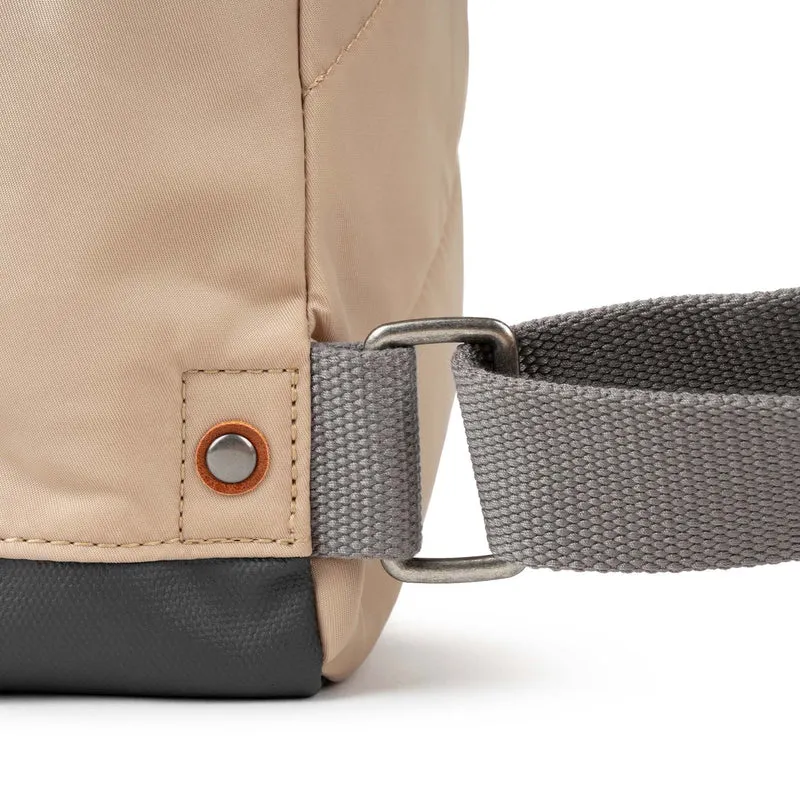 ROKA Bantry B Sand Kleiner Beutel aus recyceltem Nylon