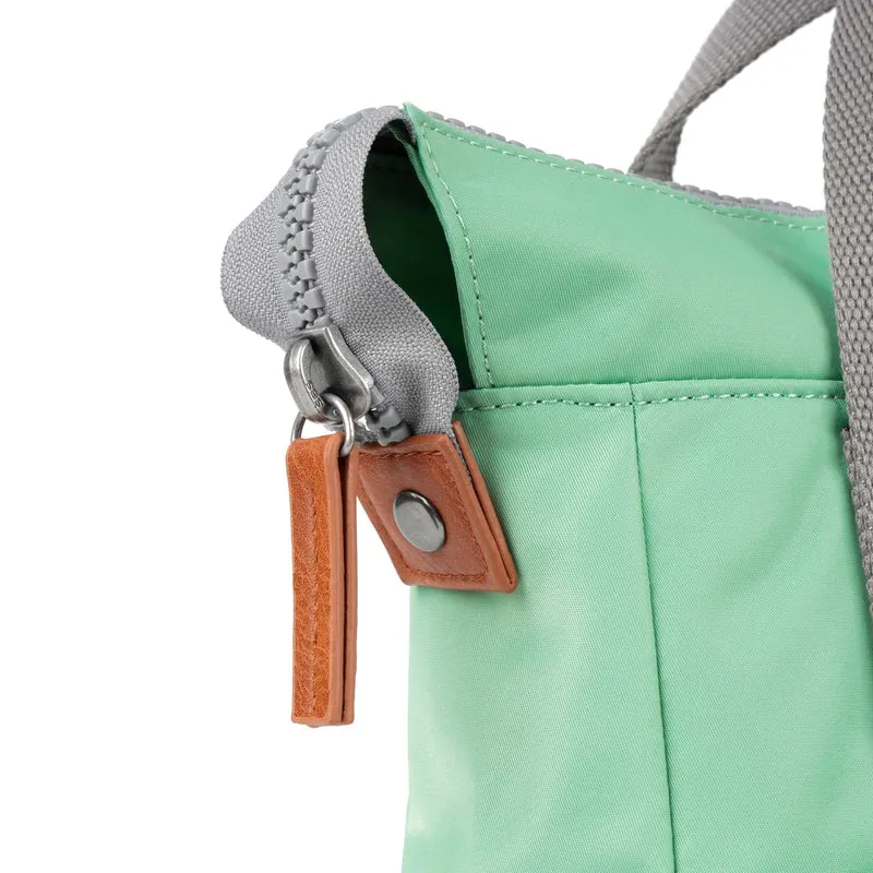 ROKA Bantry B Matcha Kleiner Beutel aus recyceltem Nylon