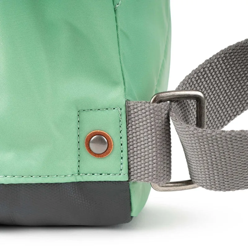 ROKA Bantry B Matcha Kleiner Beutel aus recyceltem Nylon