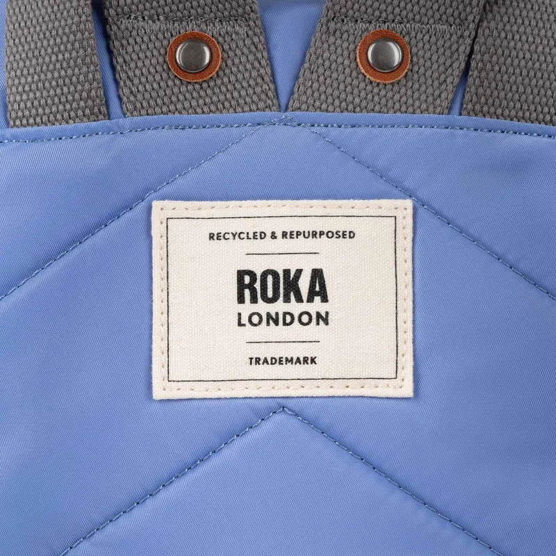 ROKA Bantry B Jacaranda Kleine Tasche aus recyceltem Nylon