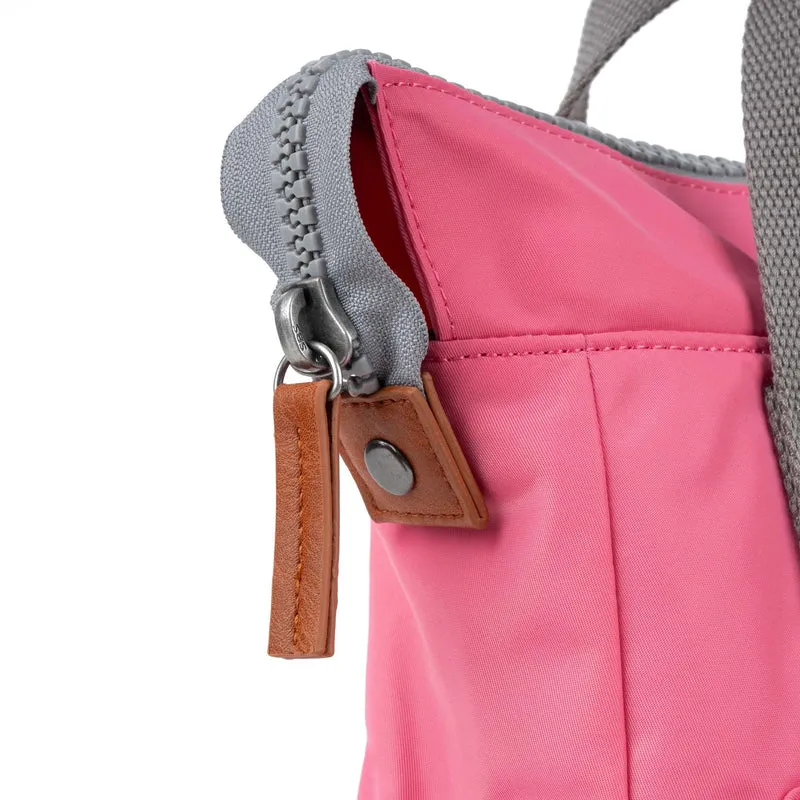 ROKA Bantry B Baroque Kleine Tasche aus recyceltem Nylon
