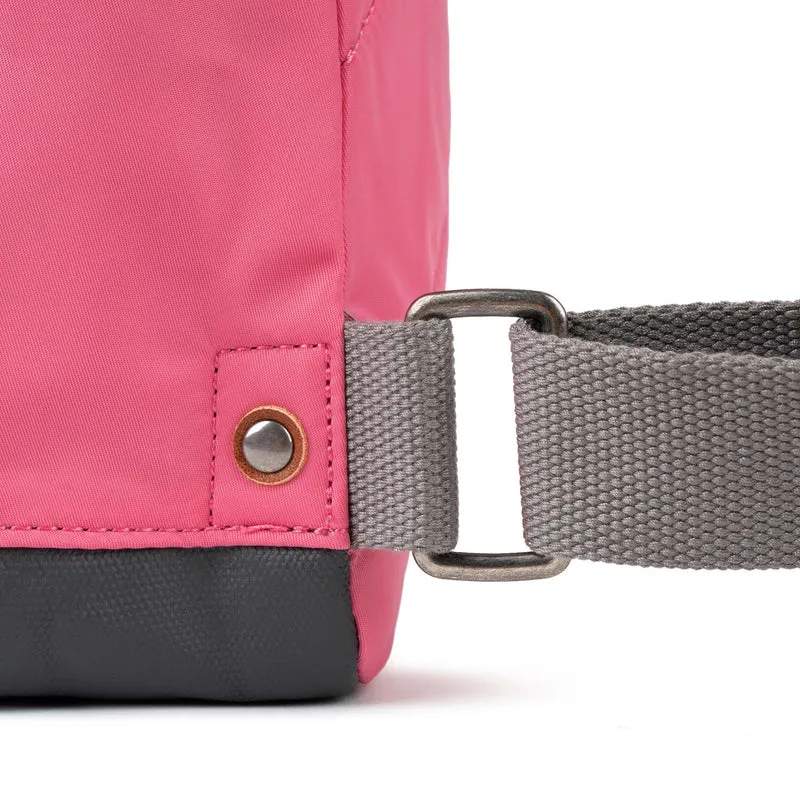ROKA Bantry B Baroque Kleine Tasche aus recyceltem Nylon
