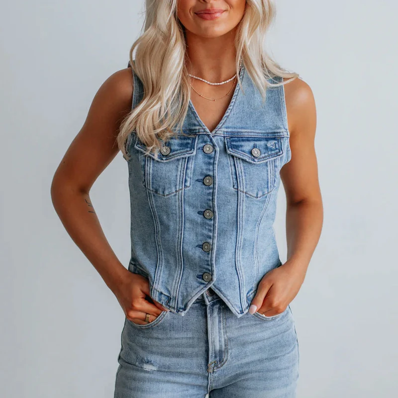 Clara | Moderne Und Stilvolle Jeansweste Mit Knopfleiste