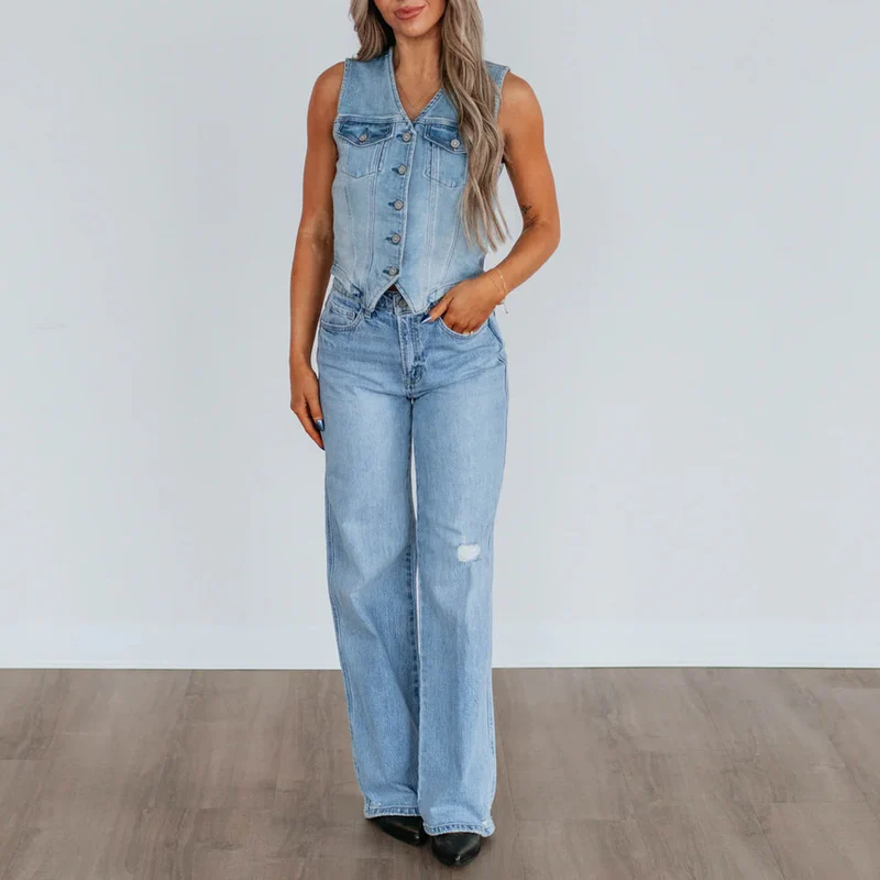 Clara | Moderne Und Stilvolle Jeansweste Mit Knopfleiste