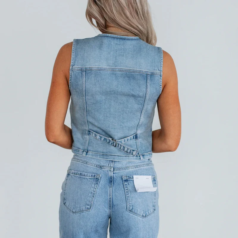 Clara | Moderne Und Stilvolle Jeansweste Mit Knopfleiste