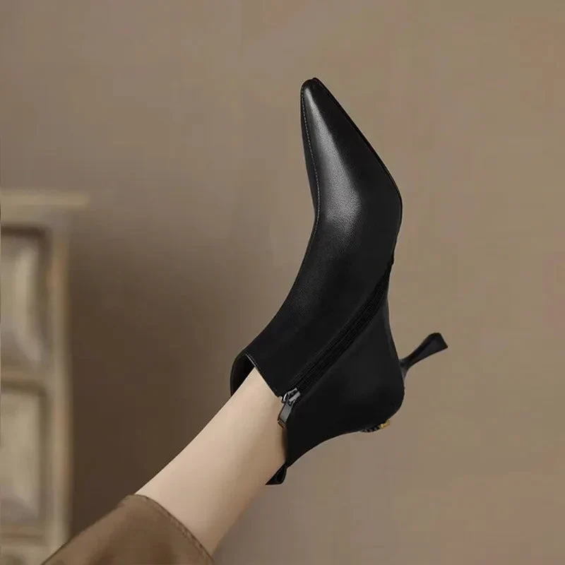 Clara | Elegante Kitten-Heel-Stiefel Für Damen