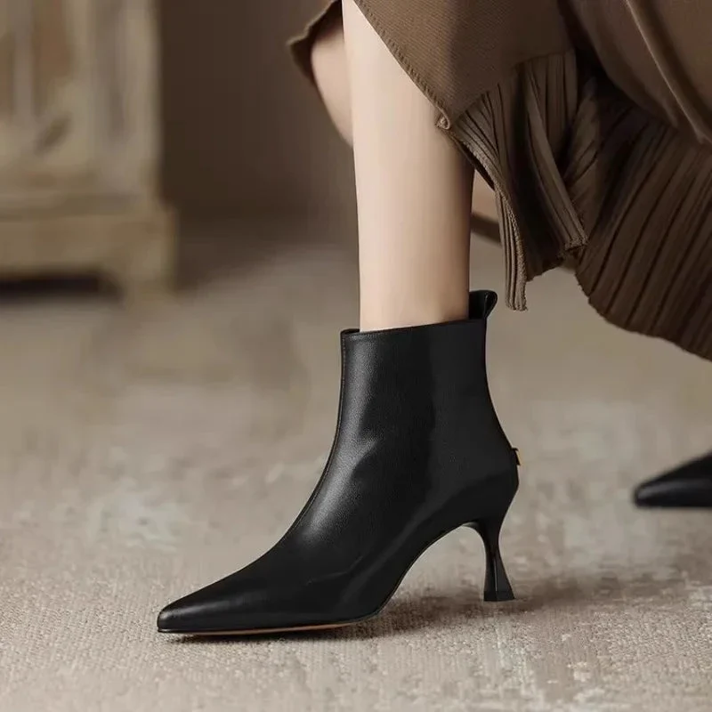Clara | Elegante Kitten-Heel-Stiefel Für Damen