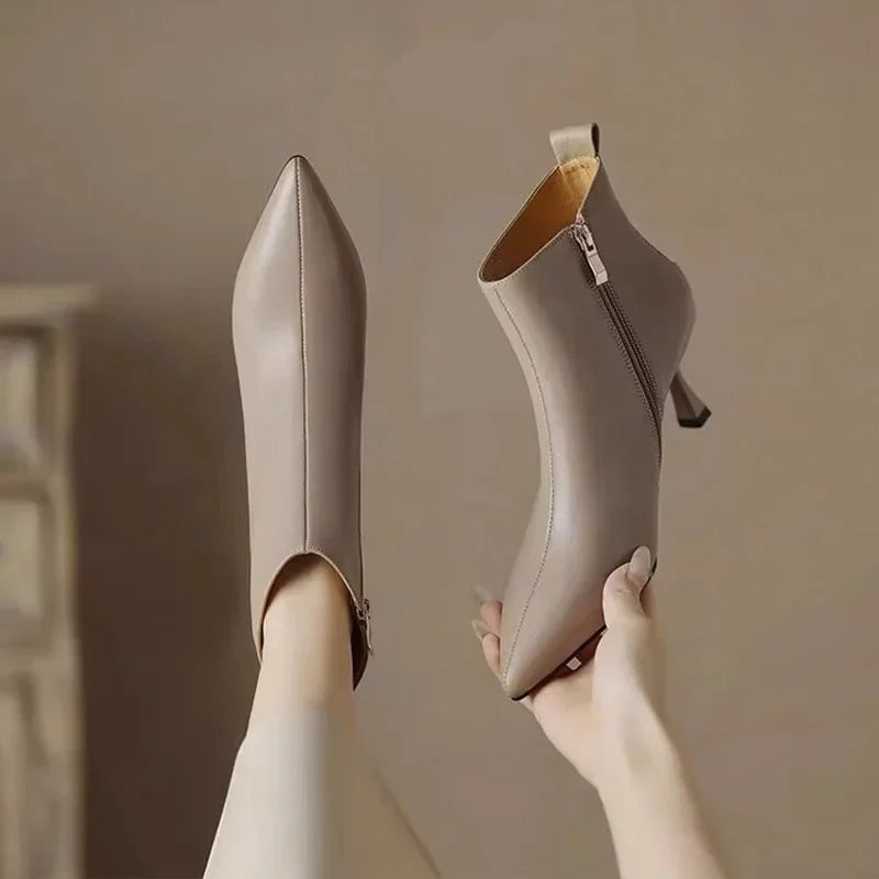 Clara | Elegante Kitten-Heel-Stiefel Für Damen