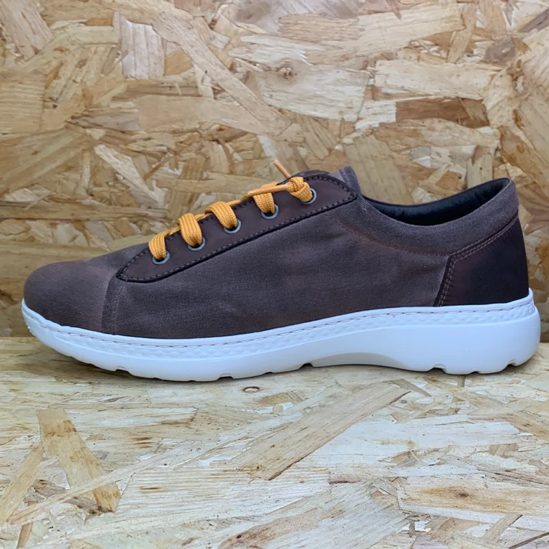 On Foot Herren-Sneaker aus Bio-Baumwolle in Steinwaschung – Braun