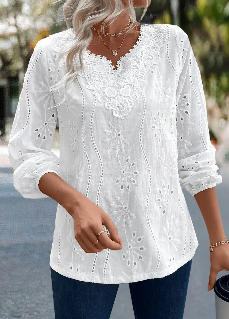 Elishara | Bestickte Bluse mit Spitzen-V-Ausschnitt