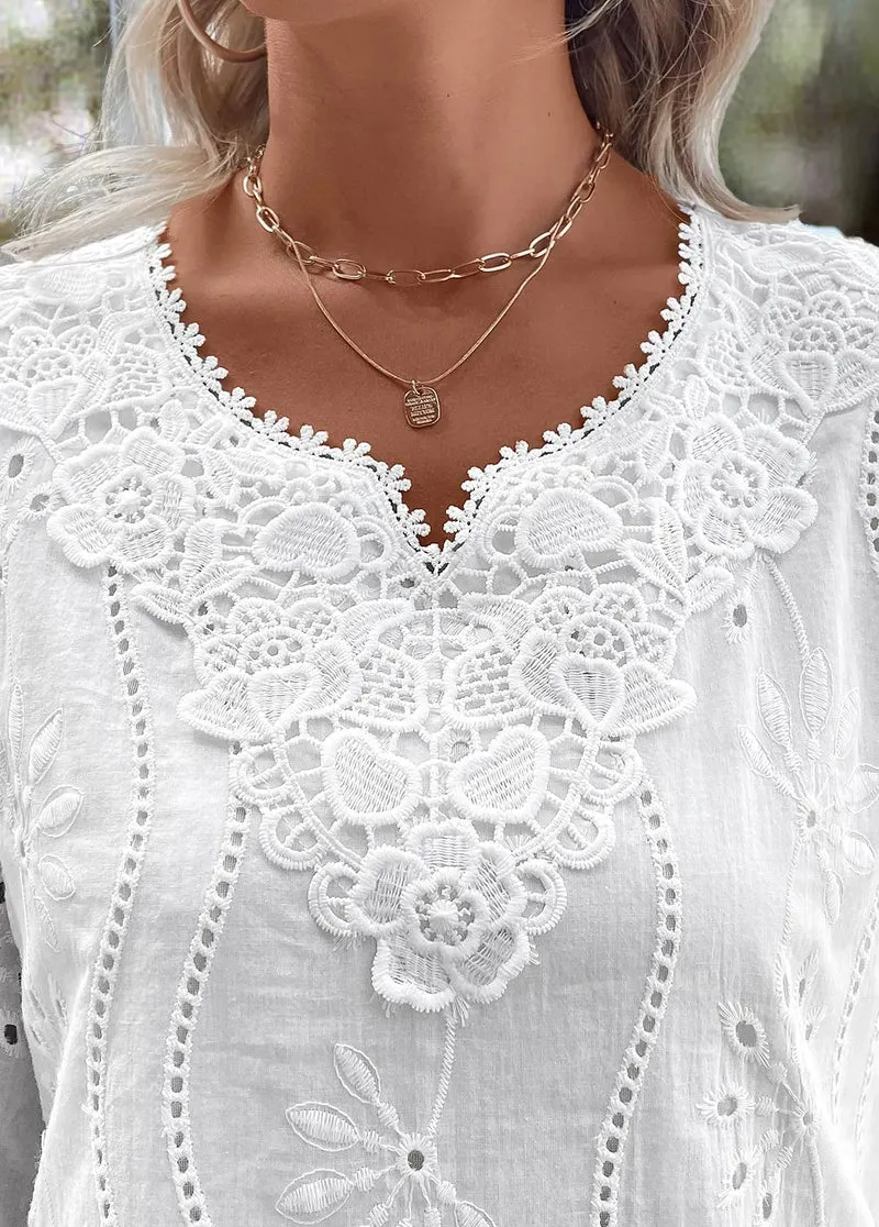 Elishara | Bestickte Bluse mit Spitzen-V-Ausschnitt