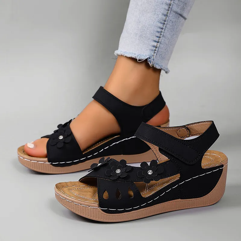 Ambella | Bequeme Blumensandalen mit Keilabsatz
