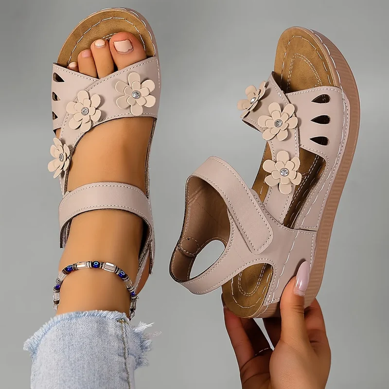 Ambella | Bequeme Blumensandalen mit Keilabsatz