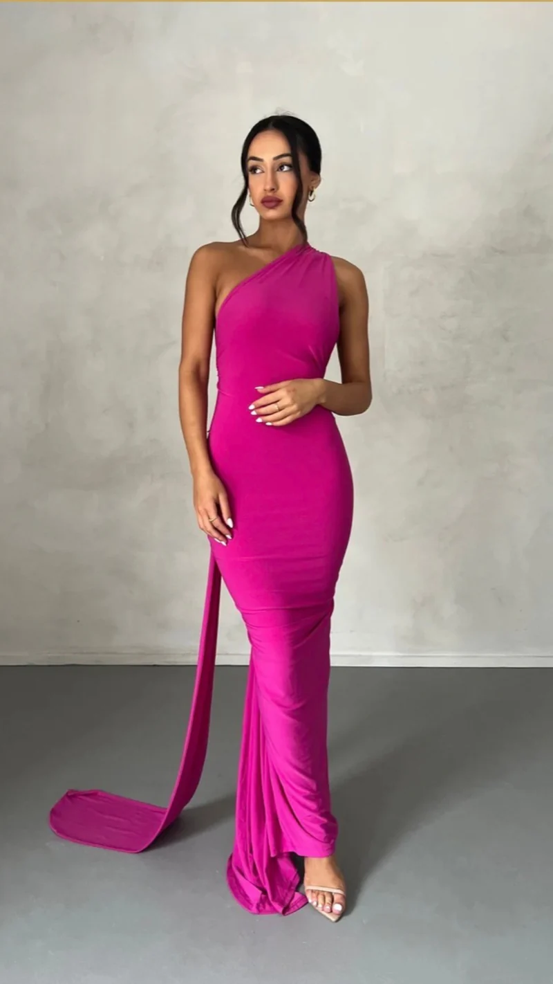 Yariela | Elegantes Velours-Maxikleid mit Seitenschleppe