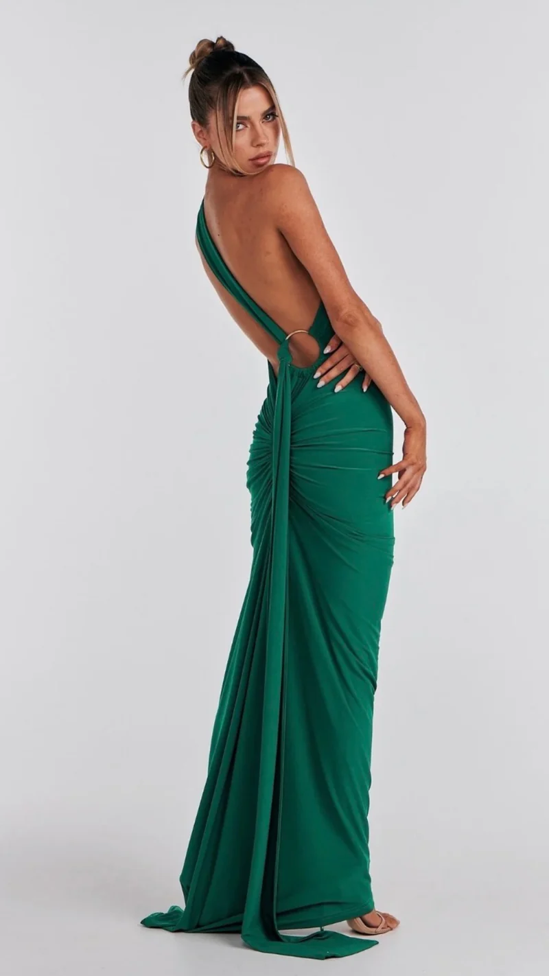 Yariela | Elegantes Velours-Maxikleid mit Seitenschleppe