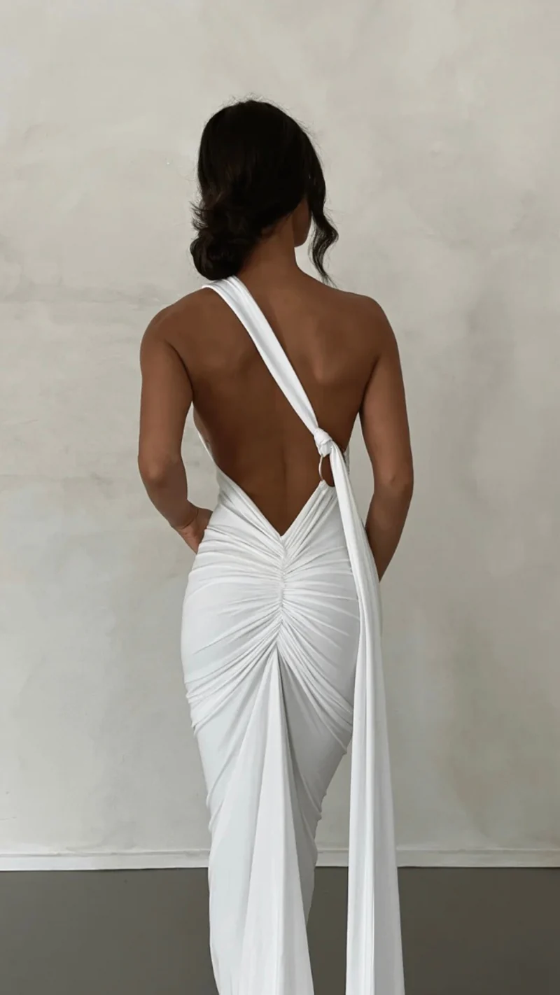 Yariela | Elegantes Velours-Maxikleid mit Seitenschleppe