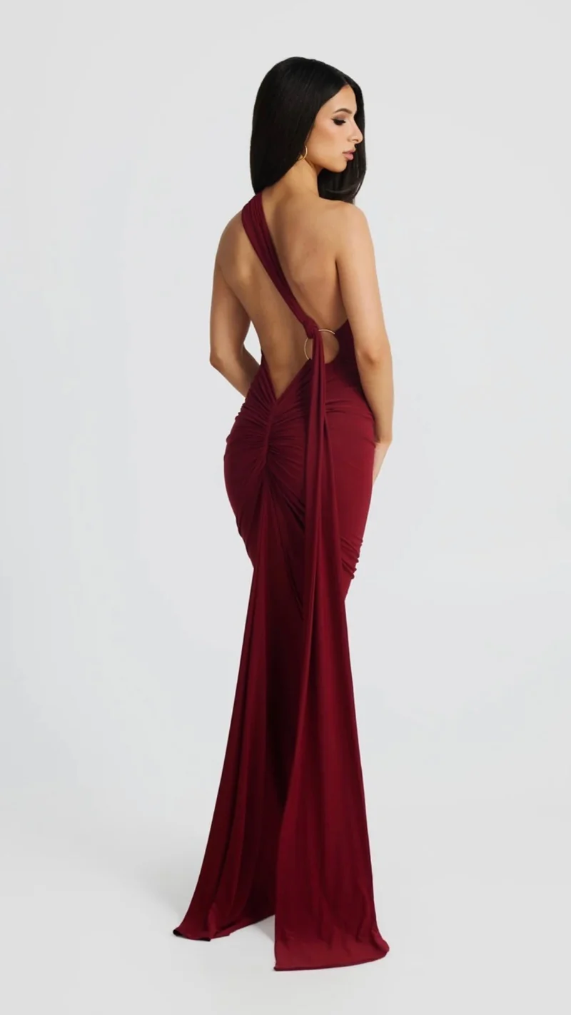 Yariela | Elegantes Velours-Maxikleid mit Seitenschleppe