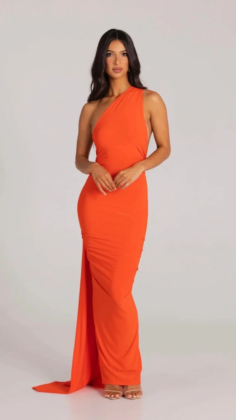 Yariela | Elegantes Velours-Maxikleid mit Seitenschleppe