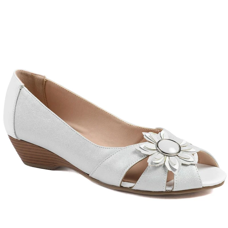 Leather Flower Detail Peep Toe Wedge Pumps - WLIG43000 / 328 886