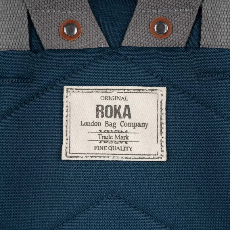 ROKA Finchley Eine mittelgroße Tasche aus recyceltem Canvas von Pacific