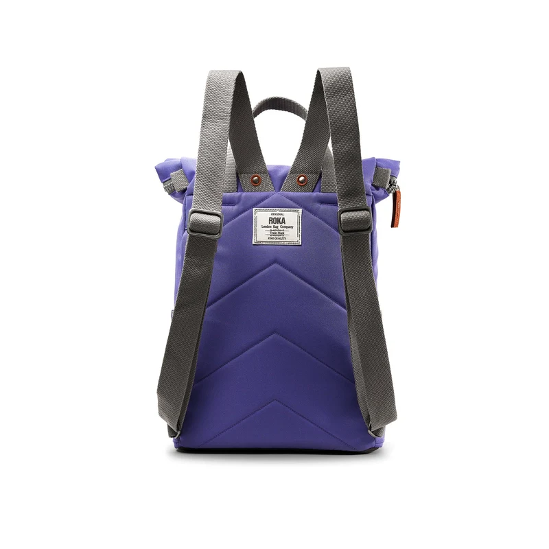 ROKA Finchley Eine mittelgroße Tasche aus recyceltem Canvas von Peri Purple