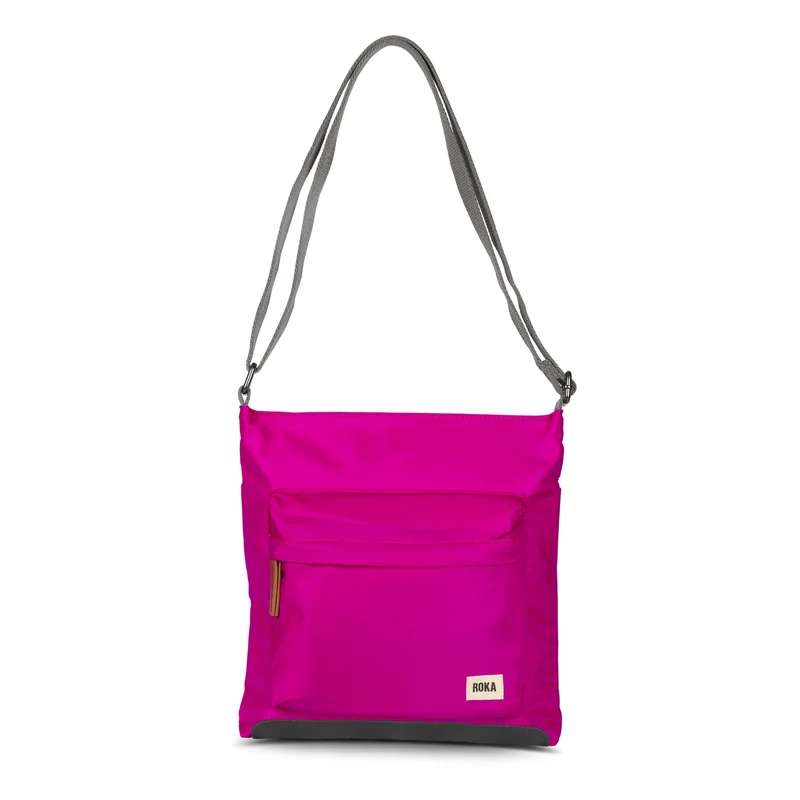 ROKA Kennington B Candy Medium Tasche aus recyceltem Nylon