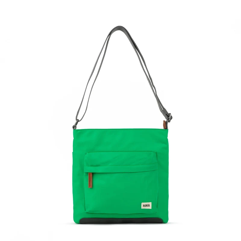 ROKA Kennington B Green Apple Medium Tasche aus recyceltem Nylon