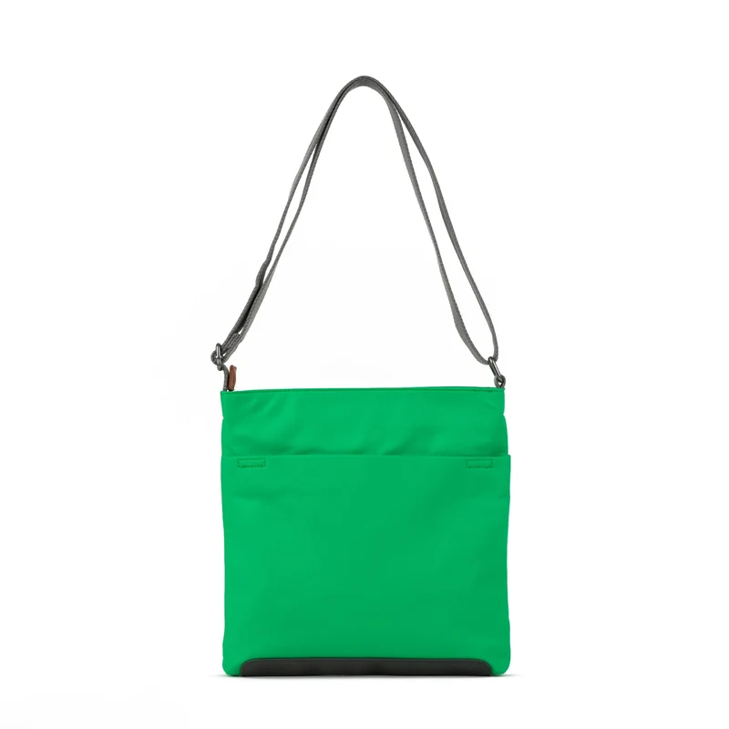 ROKA Kennington B Green Apple Medium Tasche aus recyceltem Nylon