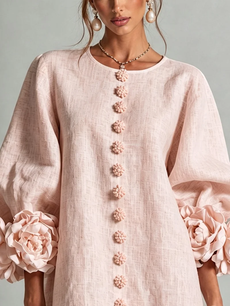 Aijee | Minikleid mit Blumenknöpfen und floralen Manschetten