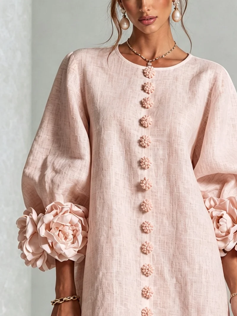 Aijee | Minikleid mit Blumenknöpfen und floralen Manschetten