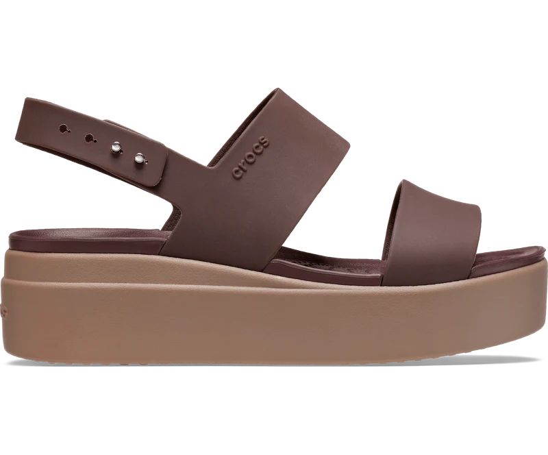 Crocs Damen-Sandale „Brooklyn“ mit niedrigem Keilabsatz – Mokka / Pilz