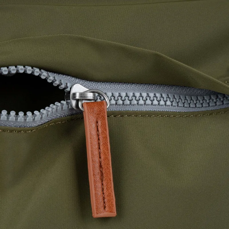ROKA Kennington B Militär-Medium-Tasche aus recyceltem Nylon