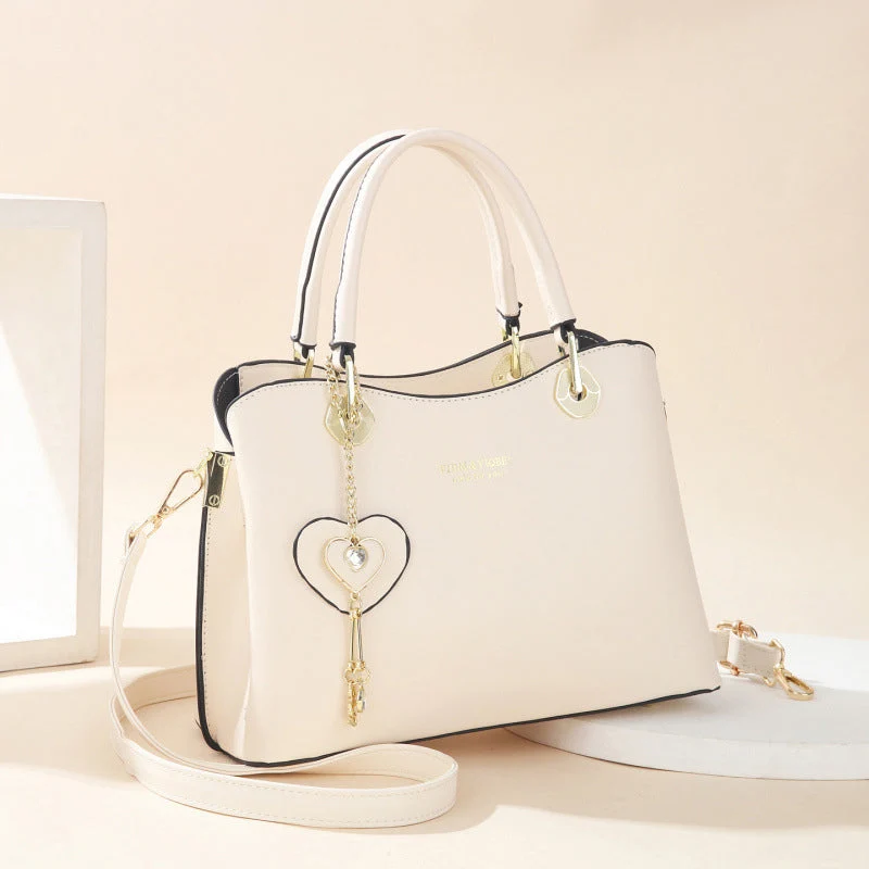 Lumira | Modische Handtasche mit glänzendem Herzdetail