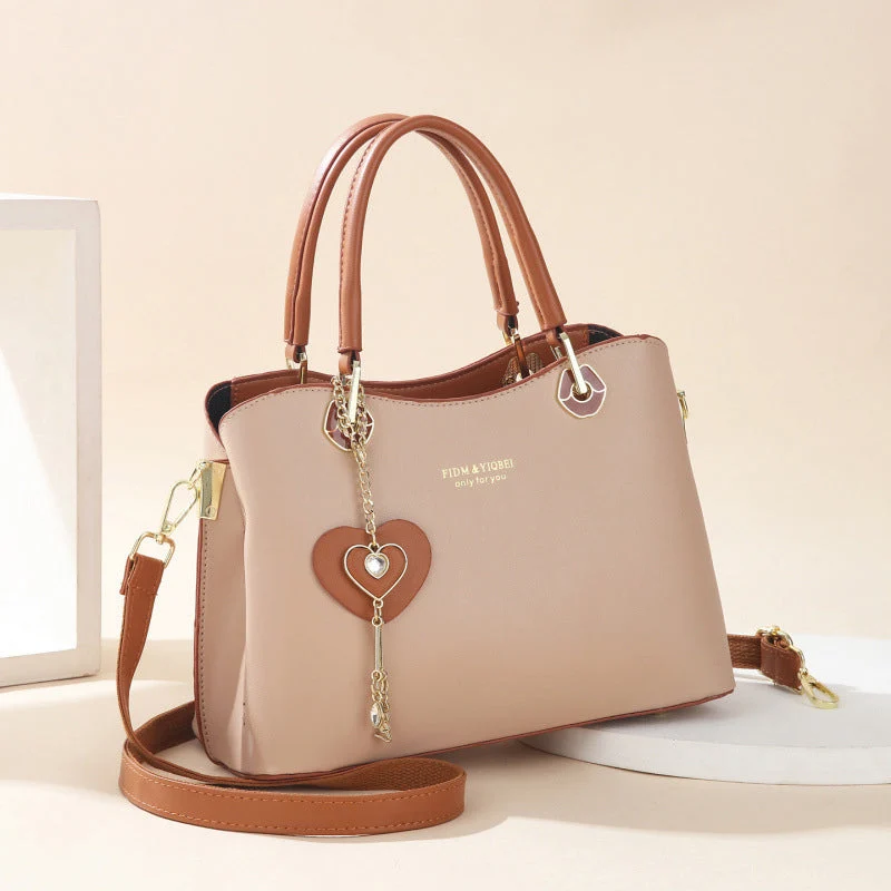 Lumira | Modische Handtasche mit glänzendem Herzdetail