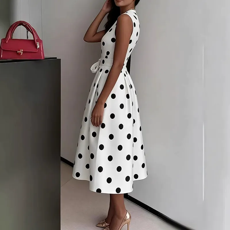 Gloury | Feminines Midikleid ohne Ärmel mit Taillengürtel
