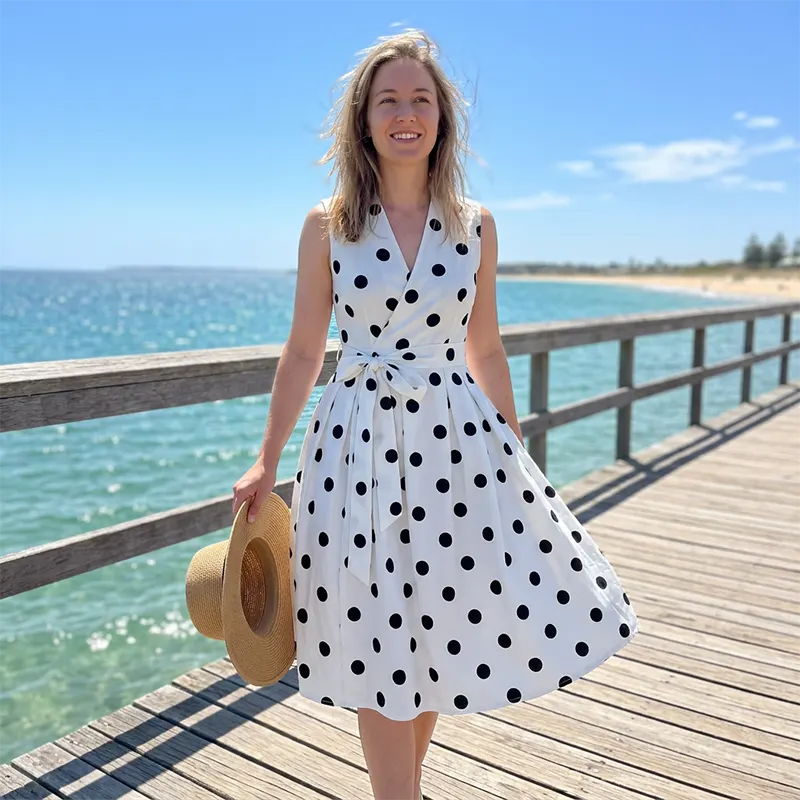 Gloury | Feminines Midikleid ohne Ärmel mit Taillengürtel