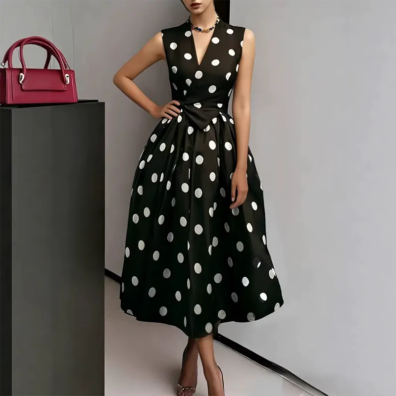 Gloury | Feminines Midikleid ohne Ärmel mit Taillengürtel
