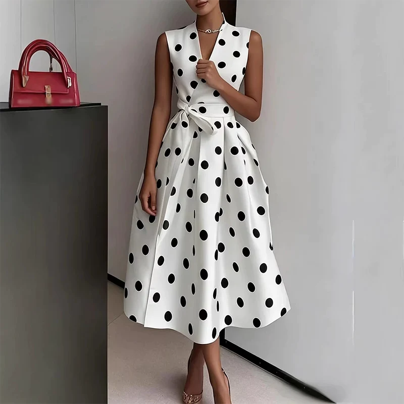 Gloury | Feminines Midikleid ohne Ärmel mit Taillengürtel