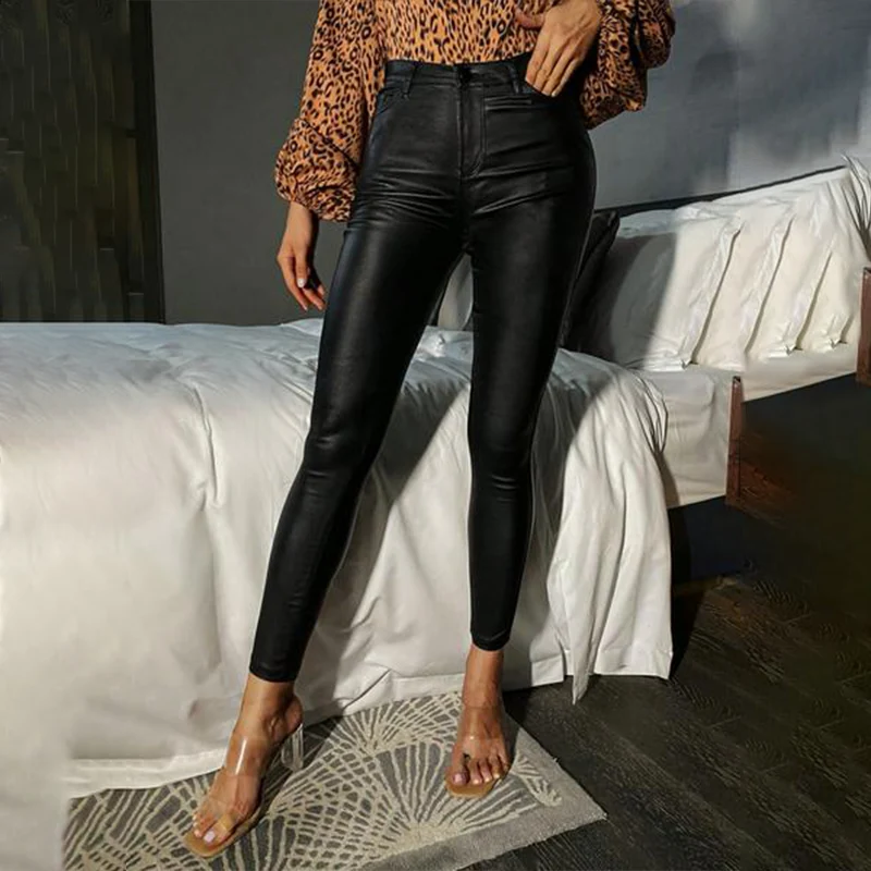 Ulviana | Figurbetonte Kunstlederhose mit hoher Taille
