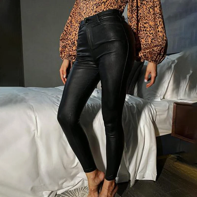 Ulviana | Figurbetonte Kunstlederhose mit hoher Taille
