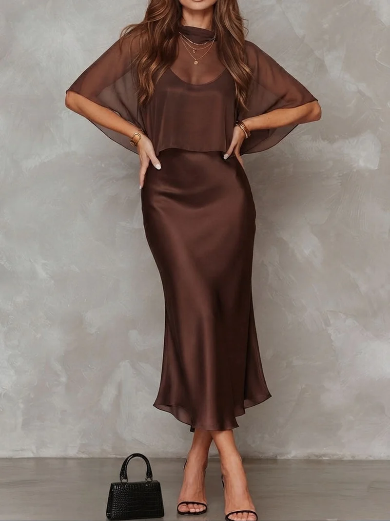 Chaskia | Satin-Midikleid mit transparentem Chiffon-Cape