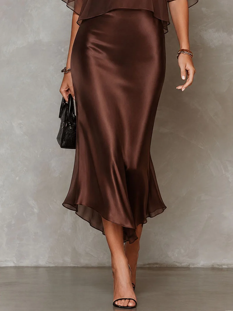 Chaskia | Satin-Midikleid mit transparentem Chiffon-Cape