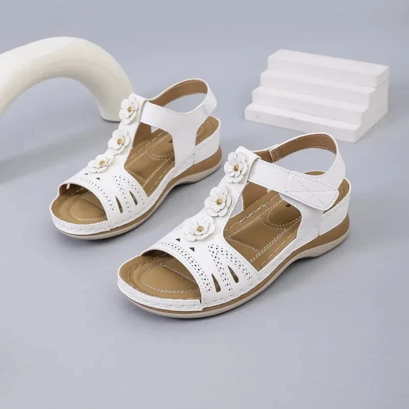 Alwenna | Leder-Plateausandalen mit floralen Details