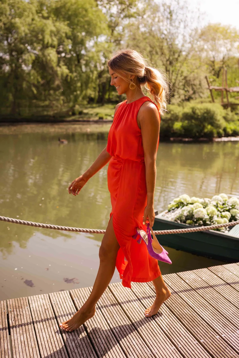 Zehelia | Ärmelloses Midikleid mit elegantem Seitenschlitz