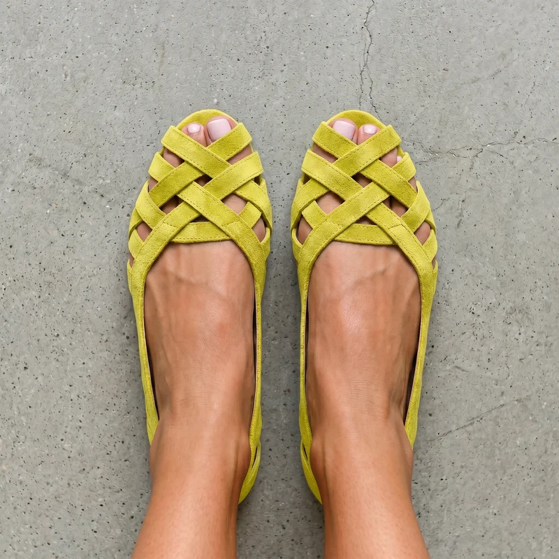 Jwella | Flache Wildleder-Sandalen mit Flechtdesign