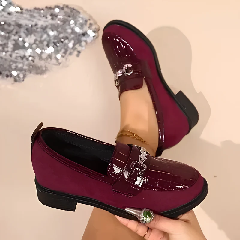 Rathina | Elegante Lack-Loafer mit Metallkette