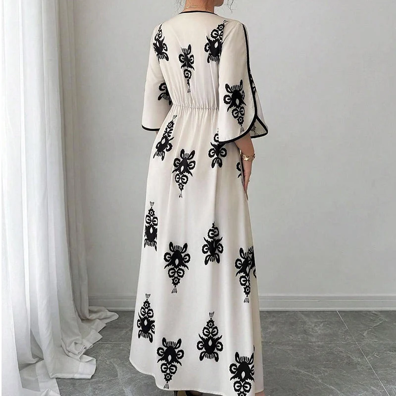 Qoucie | V-Ausschnitt-Maxikleid mit eleganter Sommernote