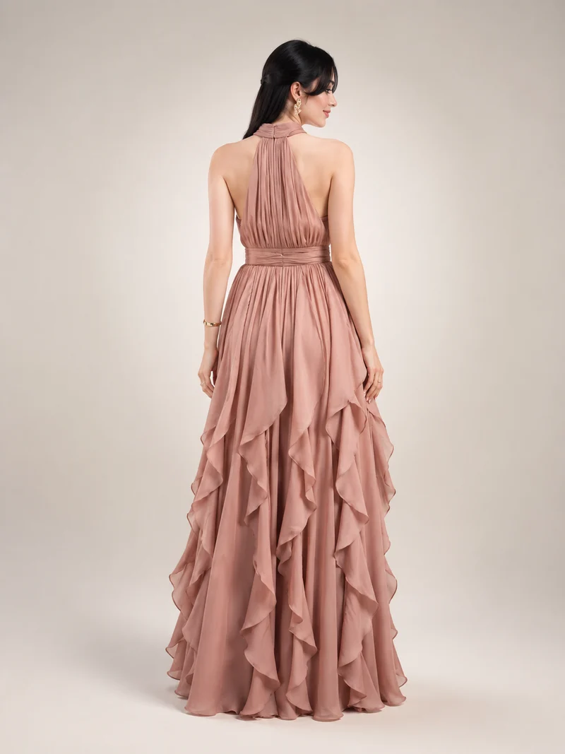 Christae | Bodenlanges Neckholderkleid mit Rüschendetails