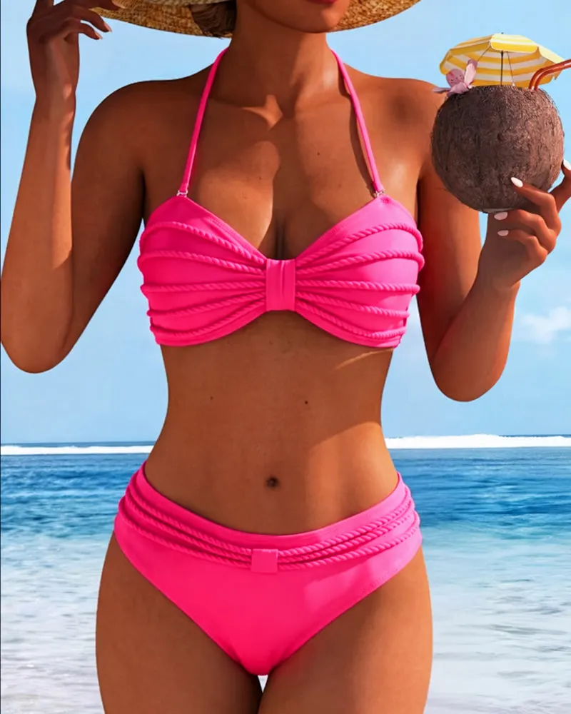 Caleriss | Femininer Bandeau-Bikini mit dekorativen Kordeln