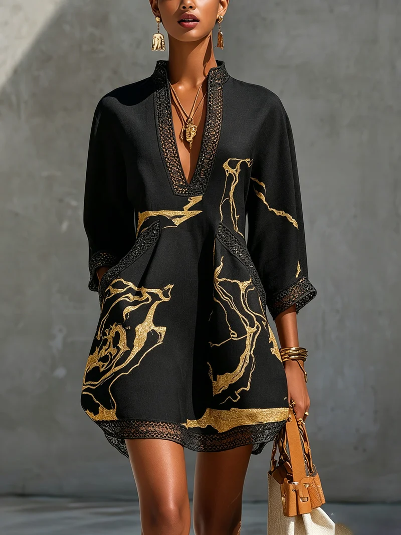 Kalvina | Schwarzes Kleid mit goldenem Muster